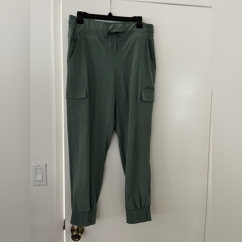 ❤️  3/$20 All in Motion Olive Active Pants
